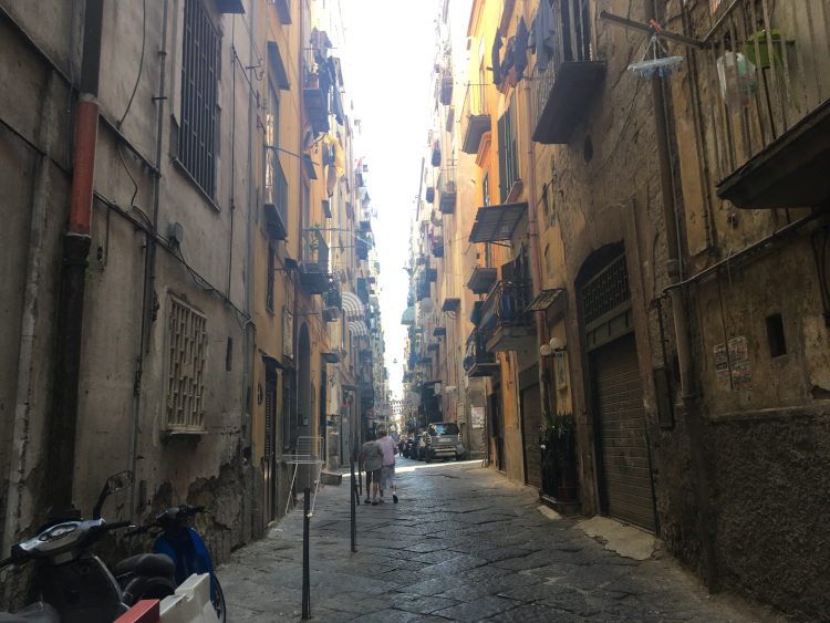 Quartiers espagnols - vue sur rue - Naples